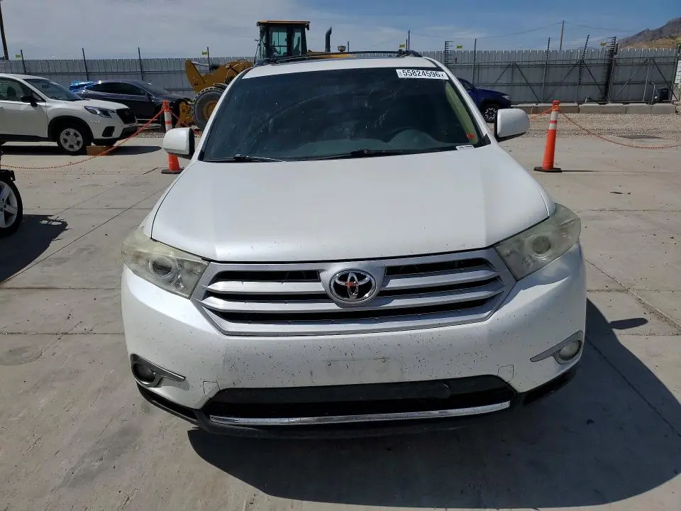 2013 TOYOTA HIGHLANDER SE  