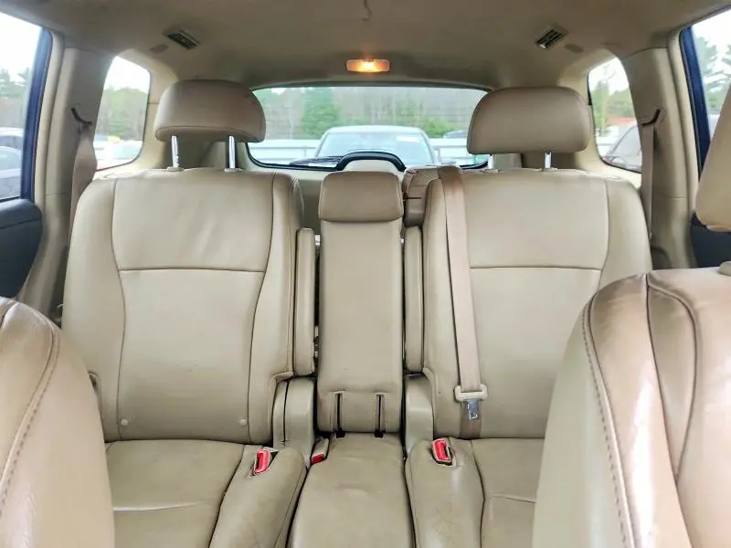 2013 TOYOTA HIGHLANDER SE  
