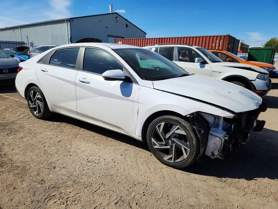 2024 HYUNDAI ELANTRA SEL  