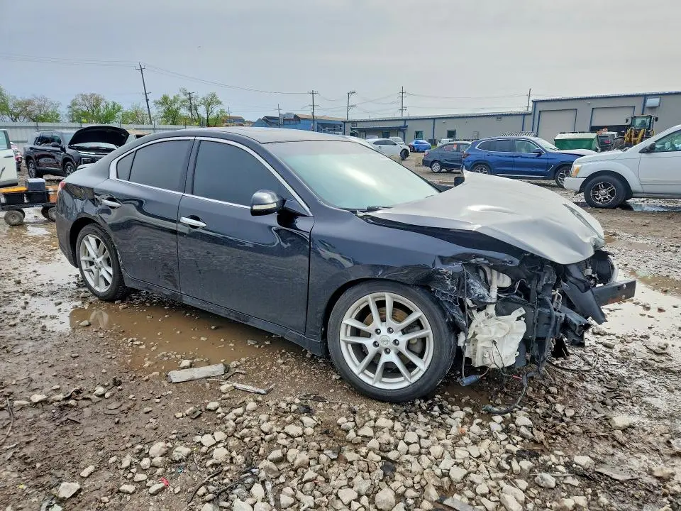 2011 NISSAN MAXIMA   