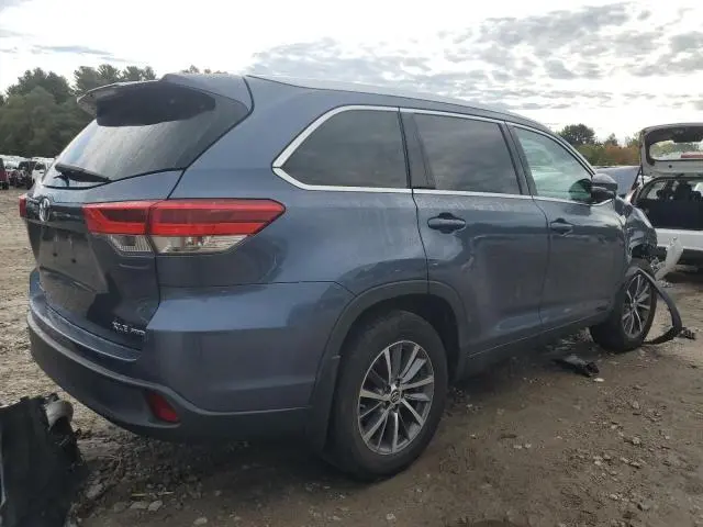 2019 TOYOTA HIGHLANDER SE  