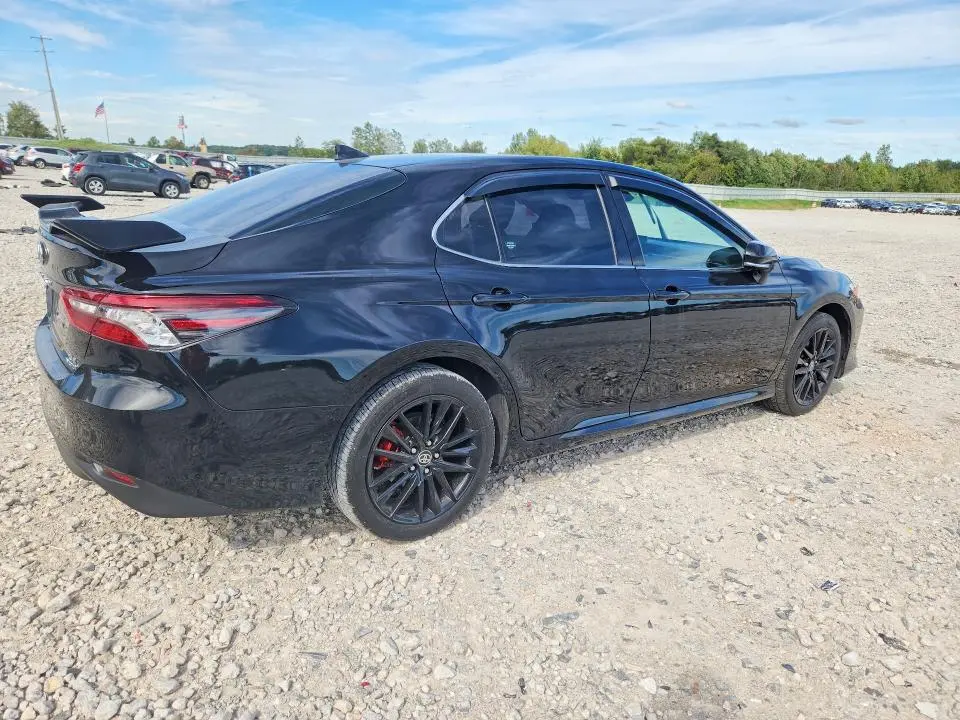 2022 TOYOTA CAMRY XLE  