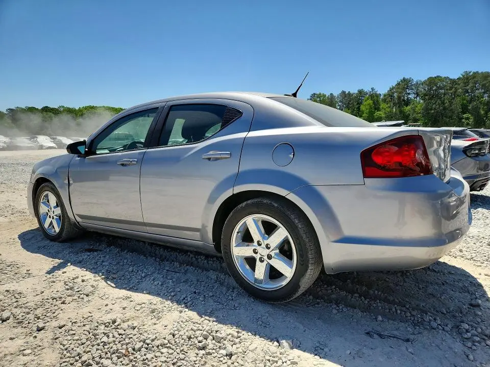 2013 DODGE AVENGER SE  