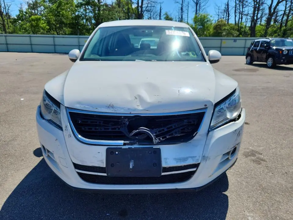 2011 VOLKSWAGEN TIGUAN   