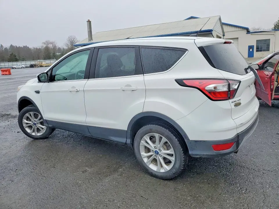 2017 FORD ESCAPE SE  