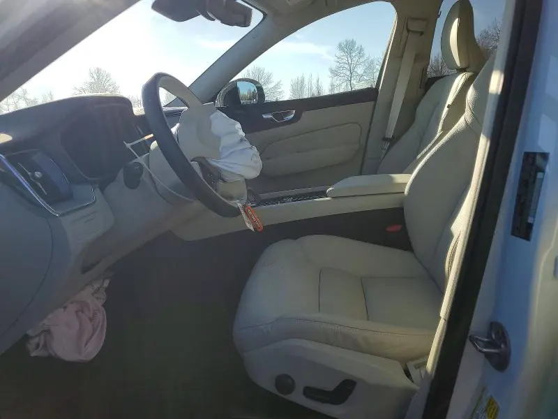 2025 VOLVO XC60 PLUS  