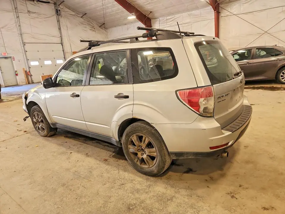 2010 SUBARU FORESTER XS  