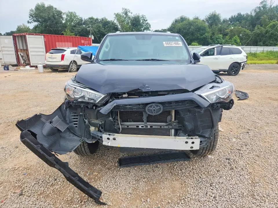 2018 TOYOTA 4RUNNER SR5  