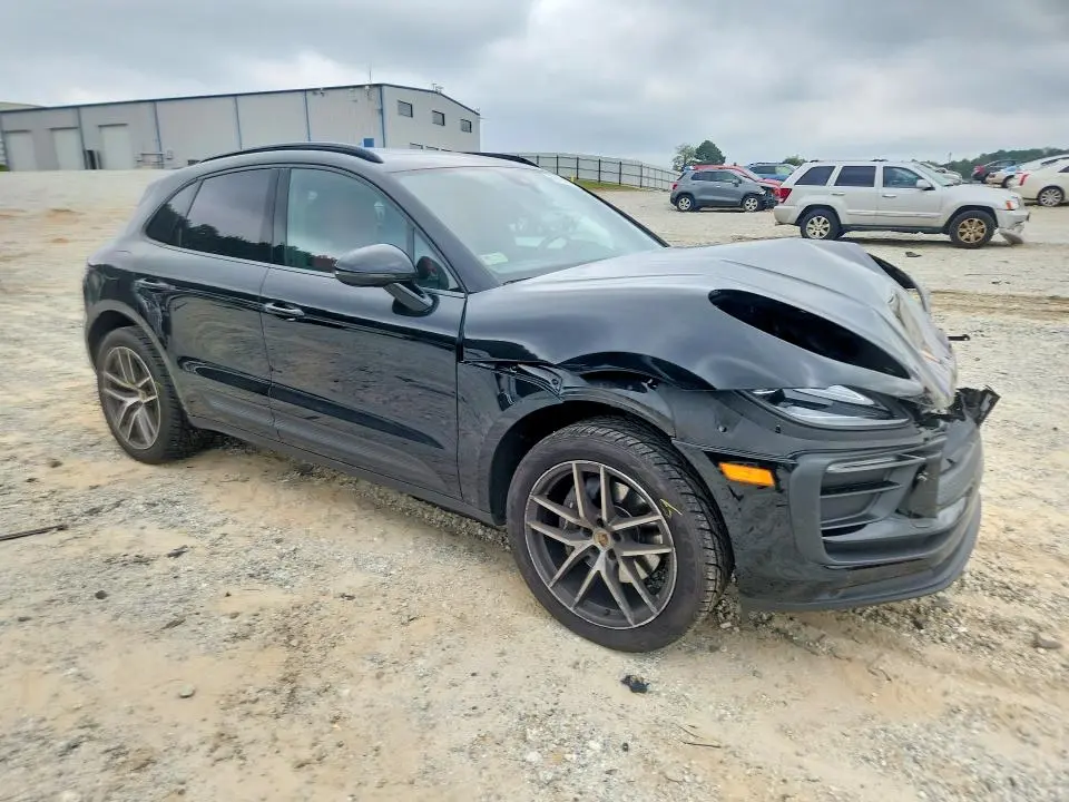 2023 PORSCHE MACAN BASE  