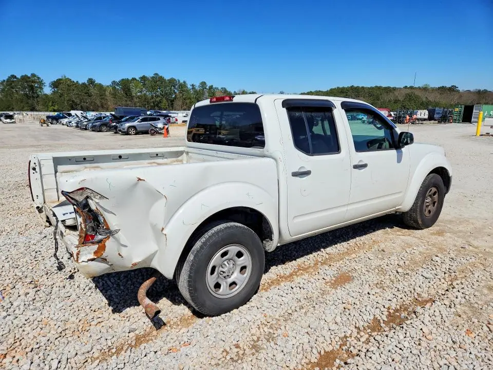 2014 NISSAN FRONTIER S  