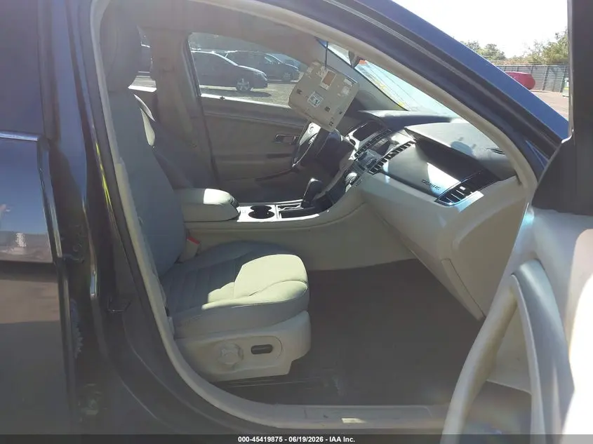 2018 FORD TAURUS SE