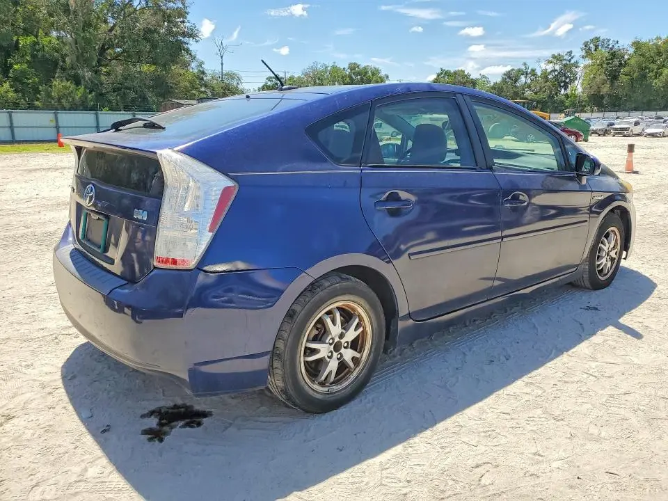 2010 TOYOTA PRIUS III  
