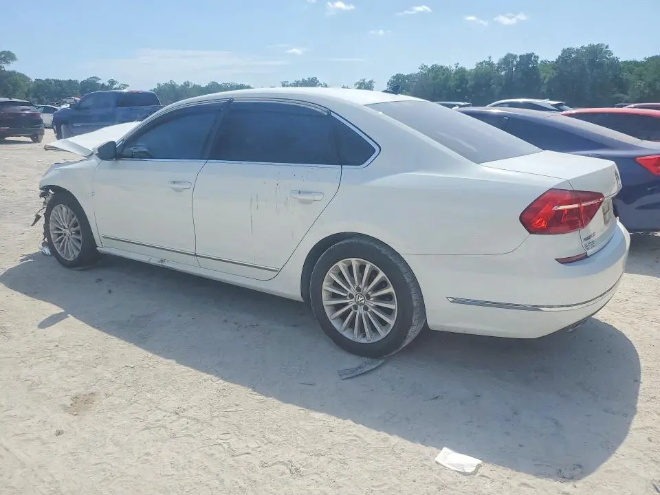2016 VOLKSWAGEN PASSAT SE  