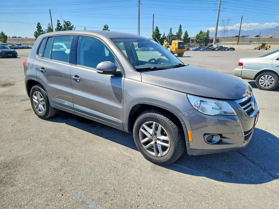2011 VOLKSWAGEN TIGUAN S  