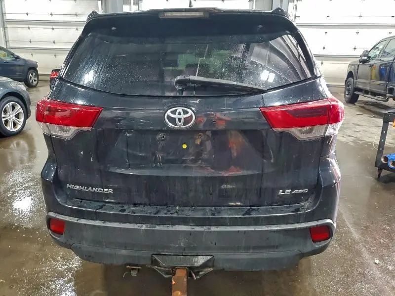 2018 TOYOTA HIGHLANDER LE  