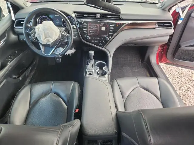 2020 TOYOTA CAMRY XLE  
