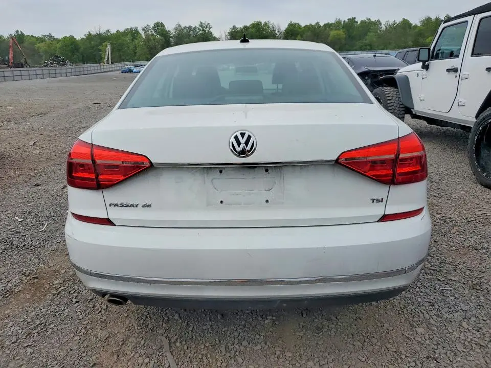 2016 VOLKSWAGEN PASSAT SE  