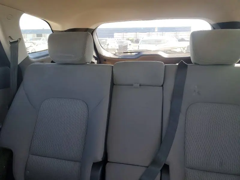 2017 HYUNDAI SANTA FE SE  