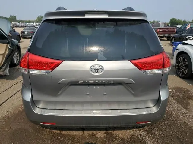2011 TOYOTA SIENNA   