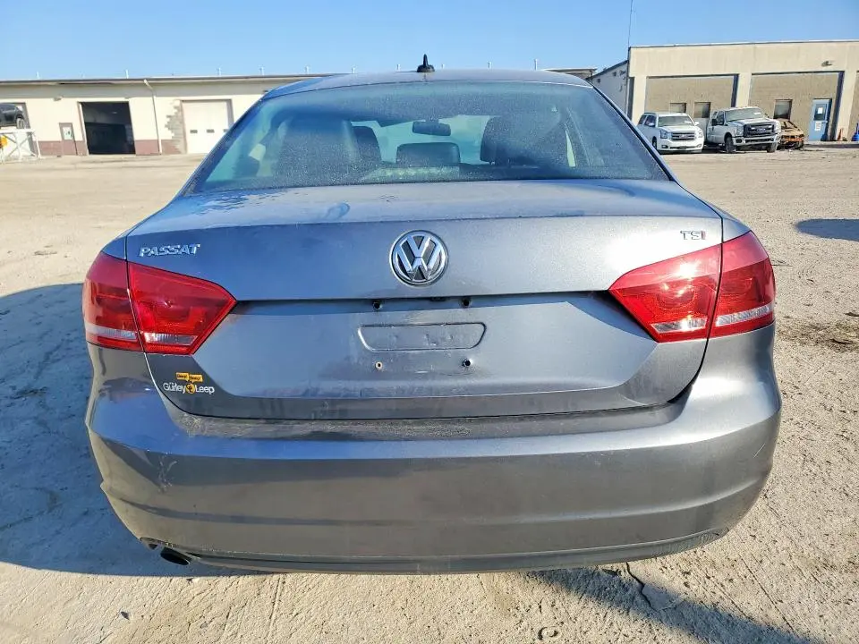 2015 VOLKSWAGEN PASSAT S  