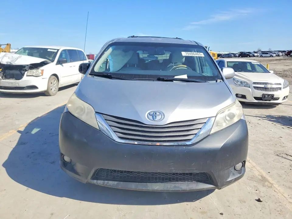 2011 TOYOTA SIENNA XLE  