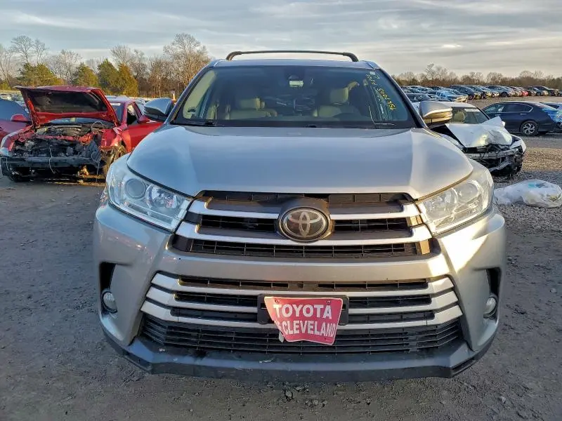 2018 TOYOTA HIGHLANDER SE  