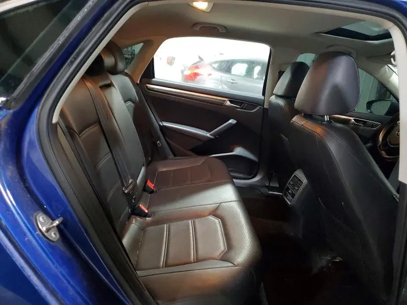 2016 VOLKSWAGEN PASSAT SE  