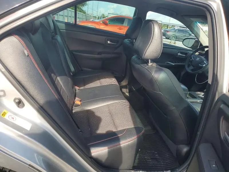 2017 TOYOTA CAMRY SE  