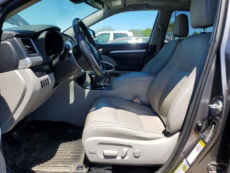 2017 TOYOTA HIGHLANDER XLE  