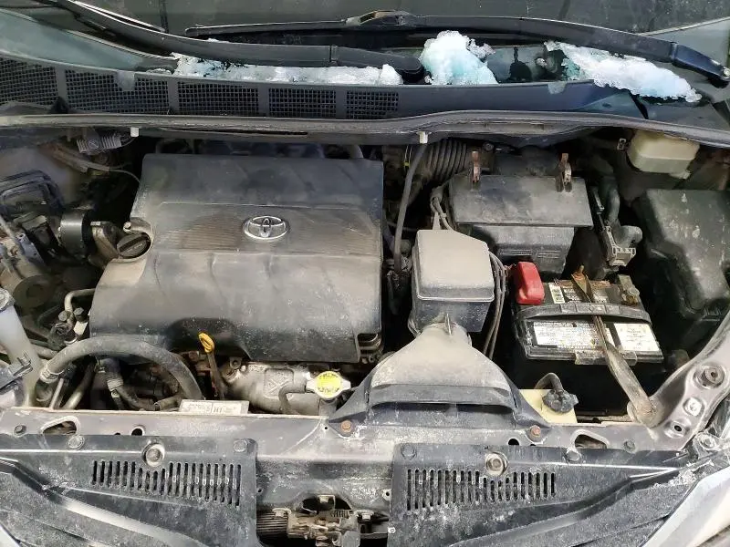 2012 TOYOTA SIENNA LE  