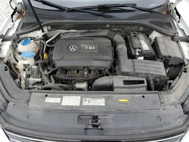 2017 VOLKSWAGEN PASSAT SE  