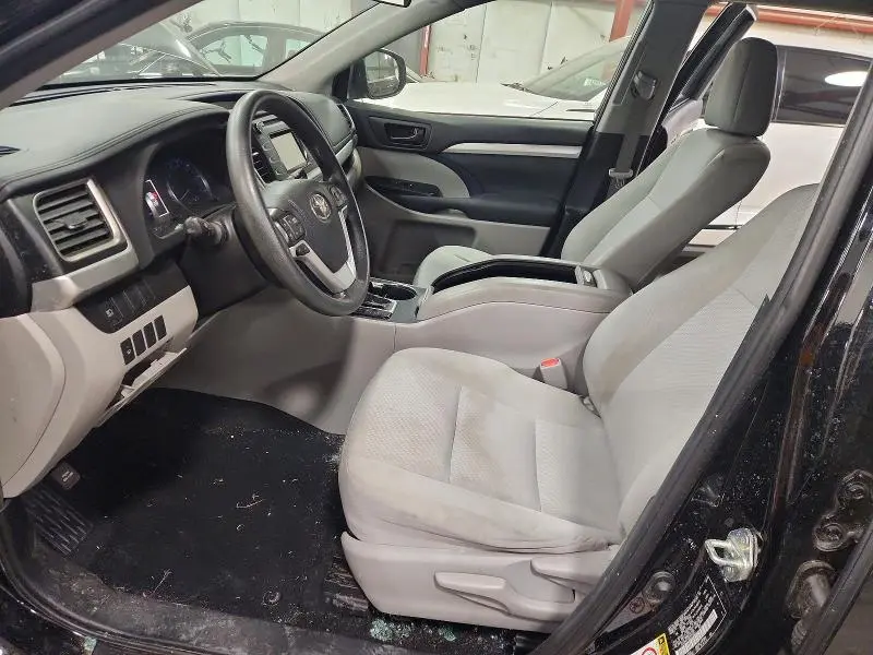 2019 TOYOTA HIGHLANDER LE  