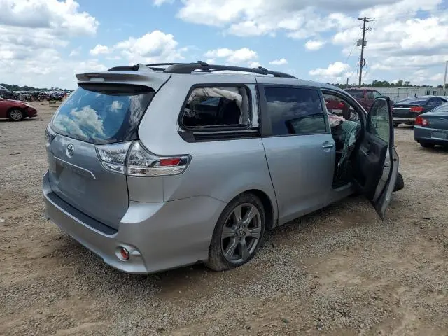 2019 TOYOTA SIENNA SE  