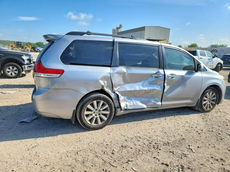 2013 TOYOTA SIENNA XLE 7-PASSENGER  
