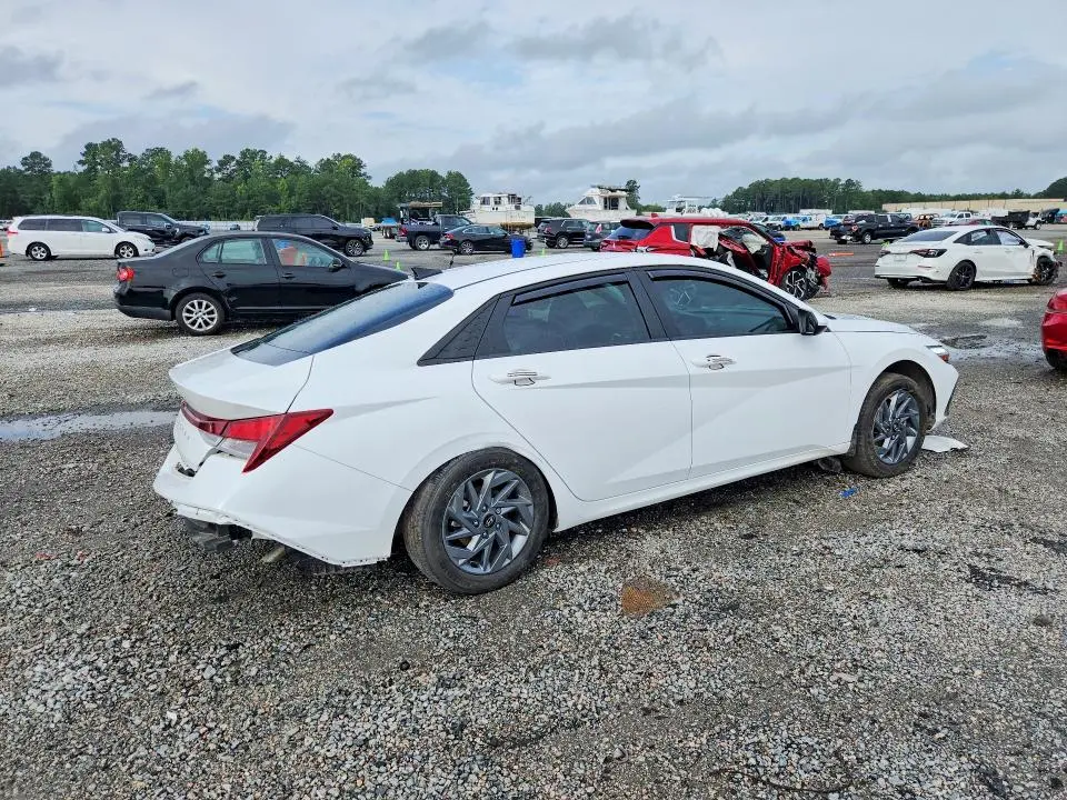 2024 HYUNDAI ELANTRA SEL  