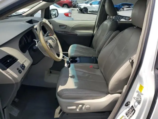 2011 TOYOTA SIENNA XLE  