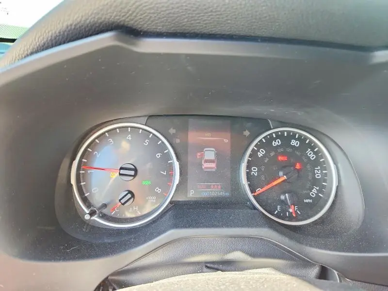 2021 TOYOTA RAV4 XLE  