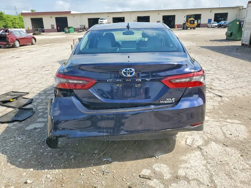 2022 TOYOTA CAMRY XLE  