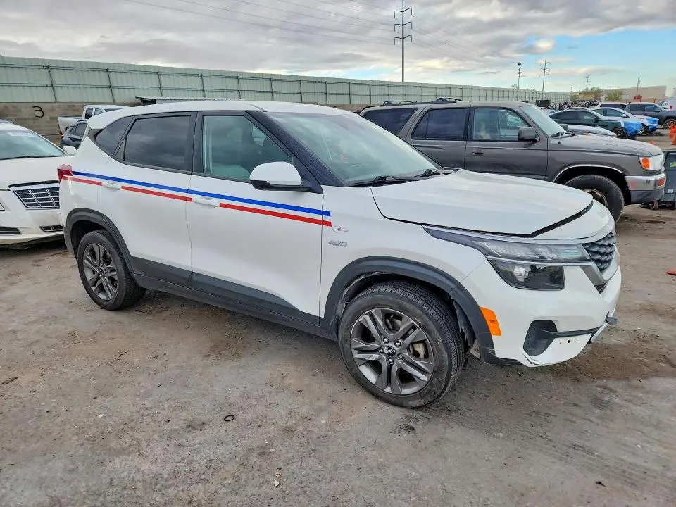 2022 KIA SELTOS LX  