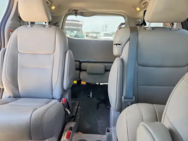 2020 TOYOTA SIENNA XLE 8-PASSENGER  