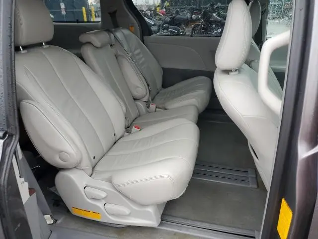 2012 TOYOTA SIENNA XLE  