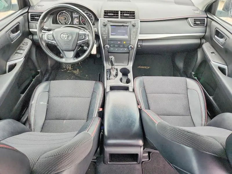 2016 TOYOTA CAMRY SE  