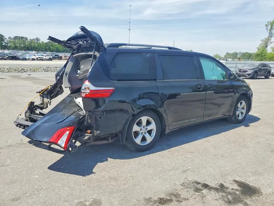 2015 TOYOTA SIENNA LE  