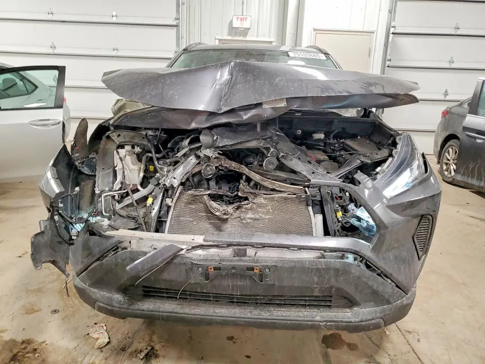 2022 TOYOTA RAV4 XLE  