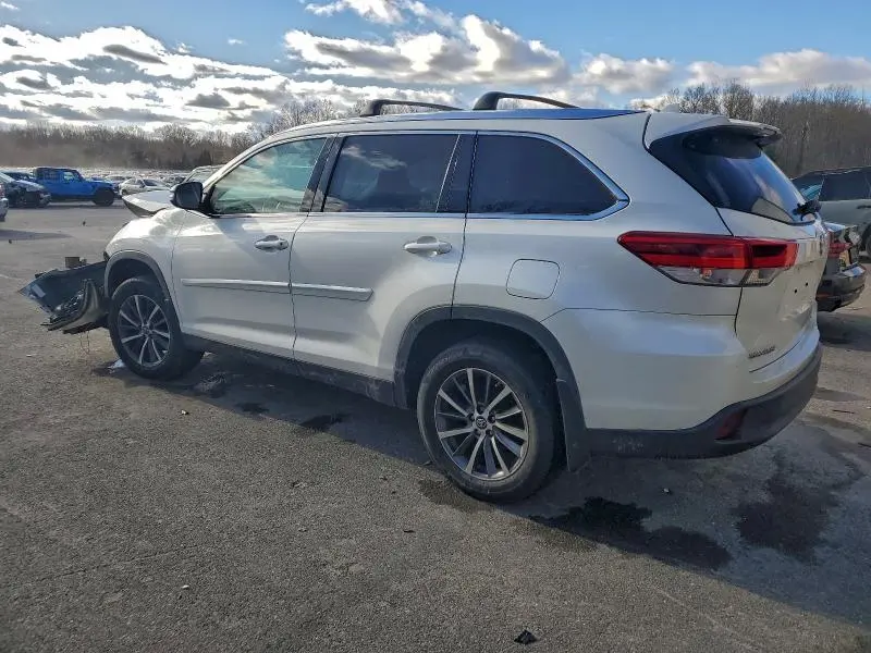 2019 TOYOTA HIGHLANDER SE  
