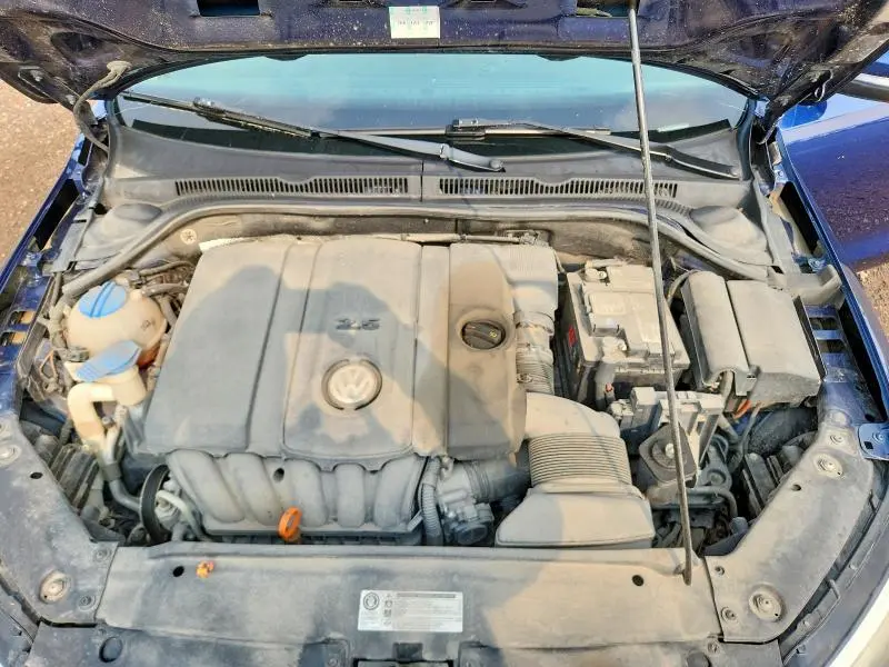 2011 VOLKSWAGEN JETTA SE  