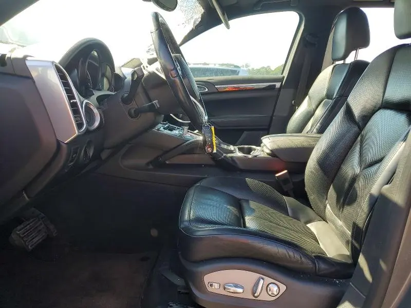2013 PORSCHE CAYENNE   
