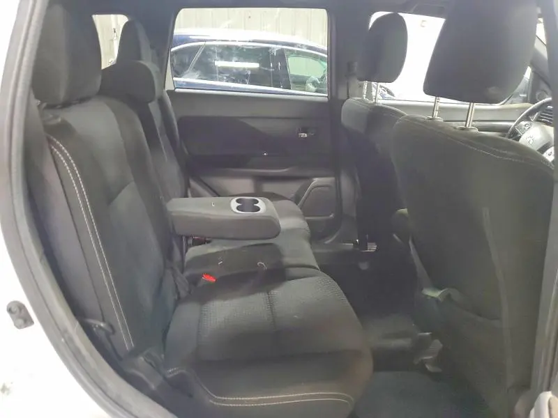 2018 MITSUBISHI OUTLANDER SE  