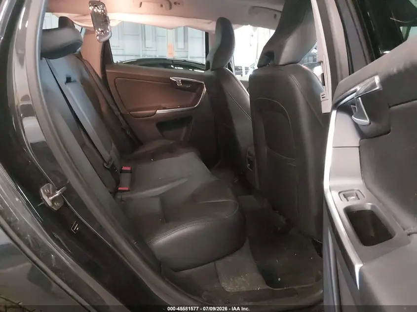 2015 VOLVO XC60  
