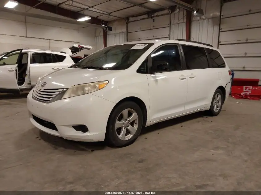 2015 TOYOTA SIENNA LE 8 PASSENGER